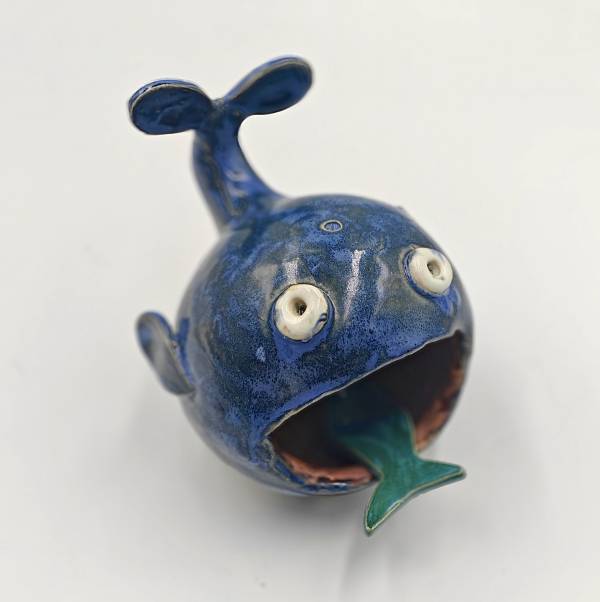 - a Ceramic by Heather Hunt, measuring 15 x 17 cm (H x W) £40